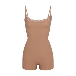 1. NWT SKIMS SOLD OUT  FITS  EVERYBODY CORDED LACE ONESIE IN SIENNA SIZE XS